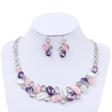 Set 2 objects: earrings, necklaces 