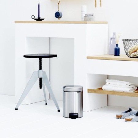 Brabantia Newcon bucket, plastic inner bucket, with a pedal, steel color, 3 l-5