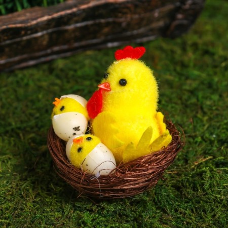 Easter souvenir "Cockerel with chickens in the nest" 7x7x7 cm-1