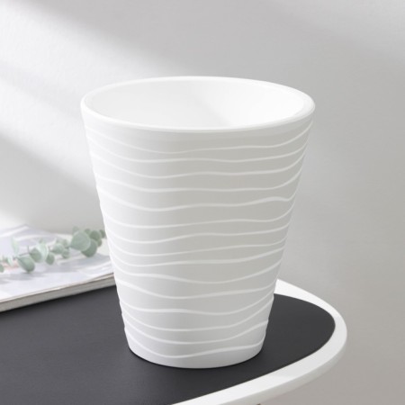 Kashpo for flowers with an insert "Valencia", 5.2 l, white color