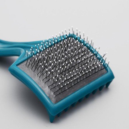 The brush is a large packer soft with drops, a base of 68 x 48 mm, turquoise-4