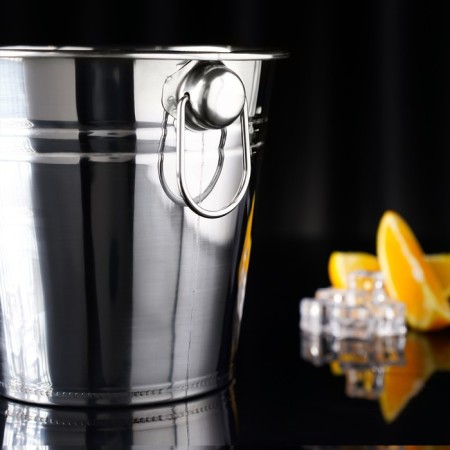 A stainless steel ice bucket, 2.5 l, 17 × 15.5 cm-3