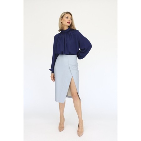 Blouse with the assembly on the front, size 52-1