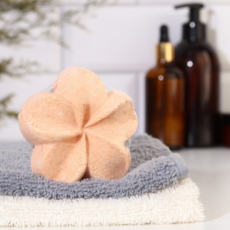 Lily's bathtub with a strawberry aroma, 80 grams, orange-1