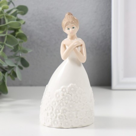 Souvenir Ceramics "Bride before the wedding" 14x7.5x6.5 cm