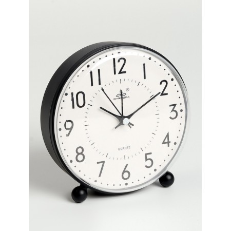 Watch a alarm clock, on batteries, 13.5 x 4.5 x 14 cm, dial 13.5 x 11.6 cm