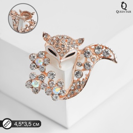 Fox brooch in flowers, white color in gold