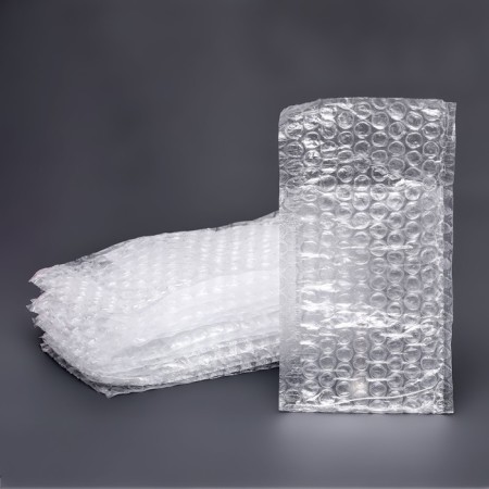 A package of runway with a valve, p/e, 3 layers, 8 x 12 + 5 cm, set 50 pieces