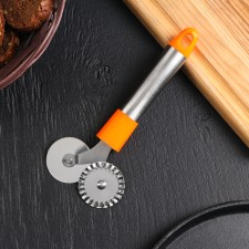 Knife for pizza and dough 