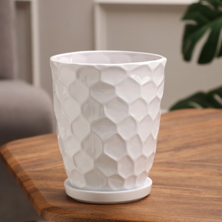 Flower pot with a pallet 2.2 l, white ceramics, honeycomb (m)