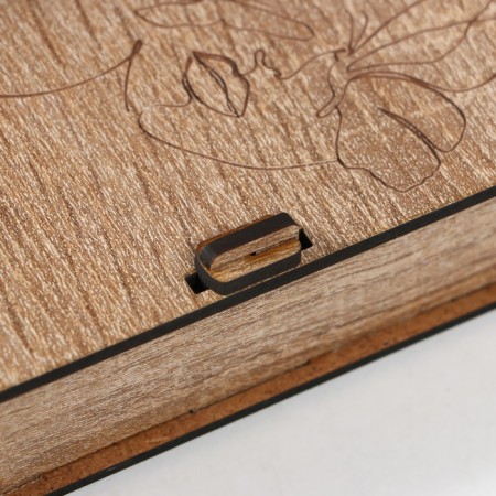 Casket "Face with butterflies" 17x8.5x3 cm-2