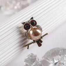 Brooch 