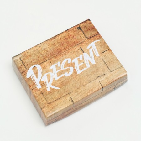 Box cover is a "Present", without a window, 18 x 15 x 5 cm-1