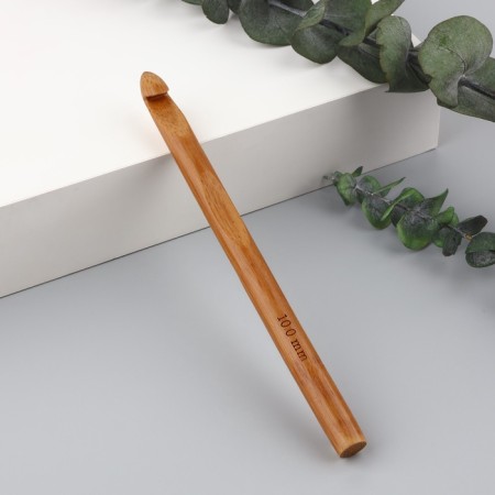 Knitting hook, bamboo, d = 10 mm, 15 cm