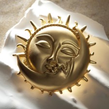 Brooch 