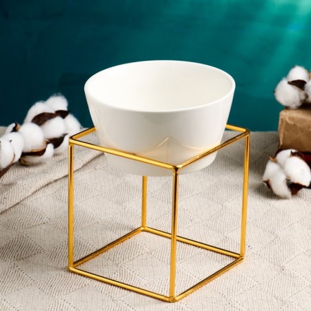 Pot on the stand "Cube" on the gold stand 17x12x12cm-1