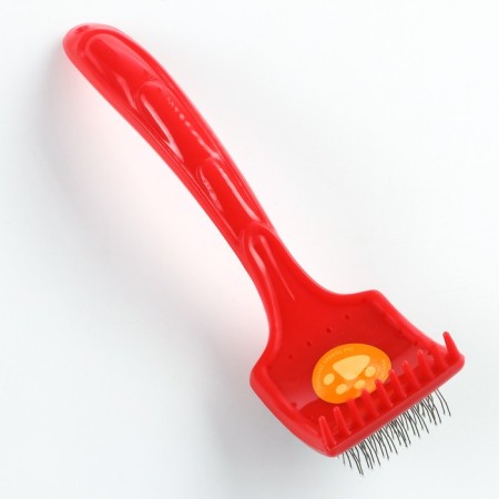 Brush-Piperian is small hard with drops, base 50x50 mm, red,-1