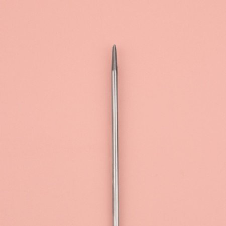 The knitting needles are circular, for knitting, with a metal cable, d = 2 mm, 100 cm-2