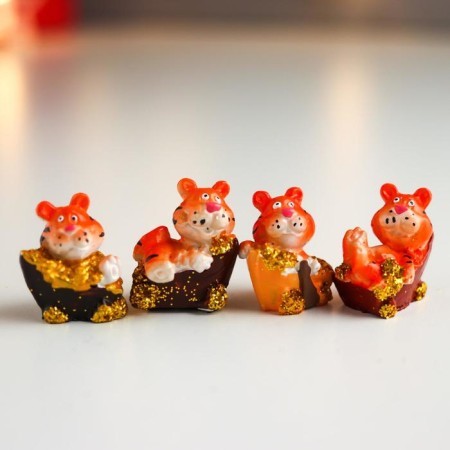 Polystone souvenir "Little Tiger in a boat with gold" mix 2.5x2x2.5 cm