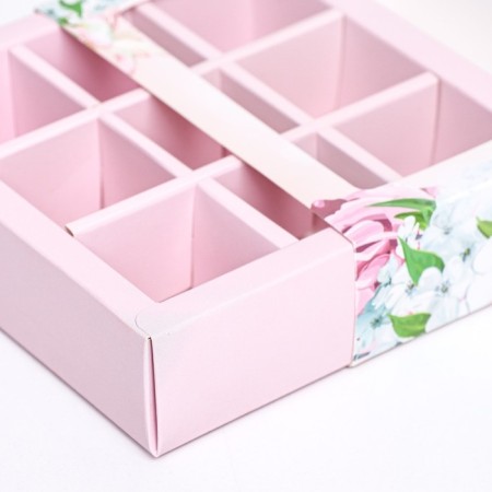 Box for 9 sweets with a shell, "flowers" 13.8 x 13.8 x 3.8-4