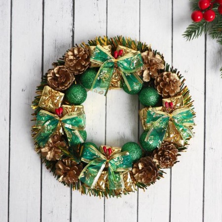 New Year's Wreath D-22 cm "Green bows and balls"