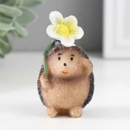 Souvenir Polystone "Hedgehog with Flower/Leaf" MIX 3.8x4.3x7.5 cm-1