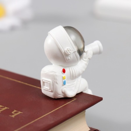 Figure for Florarium Polystone "Cosmonaut with Spray Pipe" 3.3x4.1 cm-2
