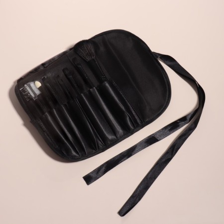 A set of makeup brushes, 7 objects, a cover on the ties, the color is black-4