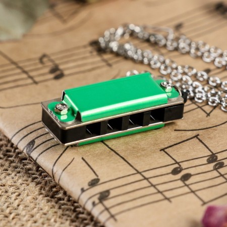 Music Life 4 Harly Harly, 8 tones, 3.5x1.5x1cm, chain 28cm, green