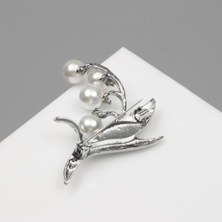 Brooch "Lundies", white color in silver-4