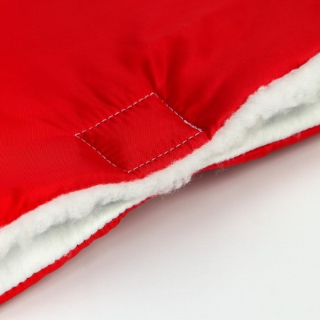 The clutch on the handle of the stroller, the color is red-3
