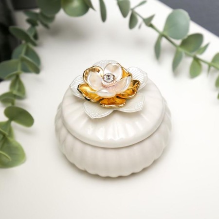 Coramics Coramics "White Lilia with Gold" 7x8x8 cm