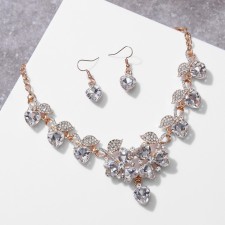 Set 2 objects: earrings, necklace 
