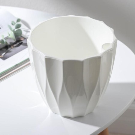 Kashpo for flowers with an insert “flute”, 1.9 l, white color-1