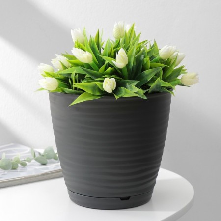 Pot for flowers with a Saffron pallet, 2.6 l, d = 17.6 cm, h = 16.2 cm, black color is black