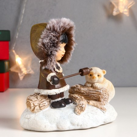 Suvenir Polystone Light "Baby and White Bear - Gathering by the fire" 12.5x8x13.5 cm-2