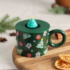 Ceramic mug with silicone lid 