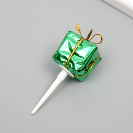 Decor for creativity plastic "Green Gift" 2.5x2.5 cm-1