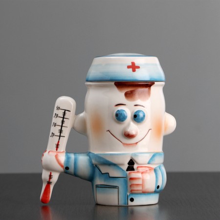 Gift mug "doctor with a hat" 0.6 l, in the box