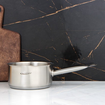 A bucket without a lid is “catering”, 2.1 l, d = 18 cm, h = 9 cm, a metal handle, induction, with a heat distribution layer