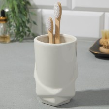 A glass for “white” toothbrushes 11 x 7.5 cm