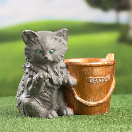 Figure pot "A kitten with a bucket" 18x10x16cm, gray with bronze