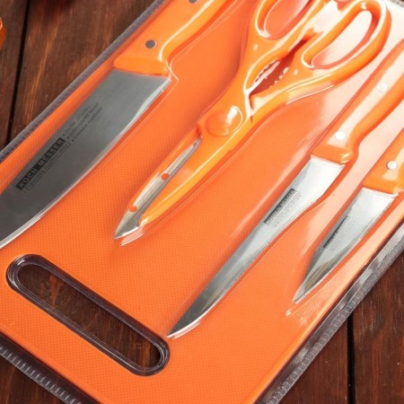 A set of kitchen supplies, 5 objects: knives 7.5 cm, 12.5 cm, 17.5 cm, scissors, board 29 × 20 cm, color mix-1