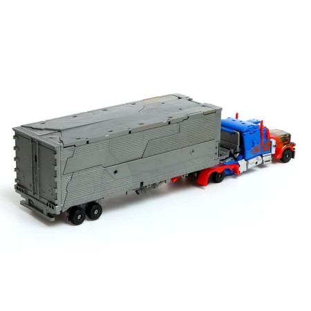 The leader "Leader", with a trailer, is transformed-8