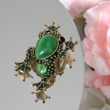 Brooch 