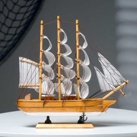 The ship "Marianne" is three -masted with white sails, a light tree with a white bottom 32*7*32cm-1