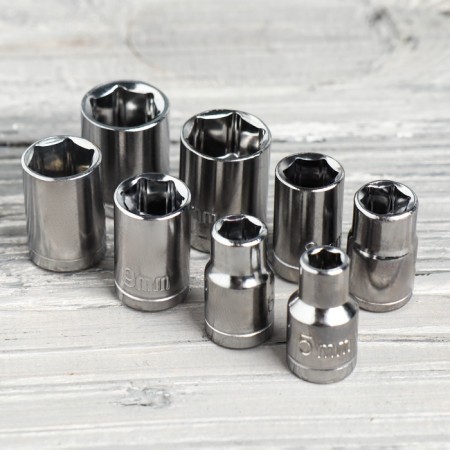 A set of tools in the first aid flashlight, 24 items-10