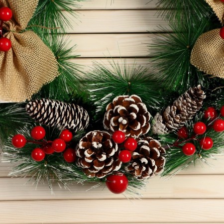 New Year's wreath d- 34 cm "Cozy fairy tale" berries on twigs-1