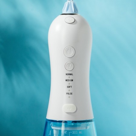 Irrigator for the oral cavity Luazon LIR-03, portable, 300 ml, 4 modes, 2 nozzles, from USB-4