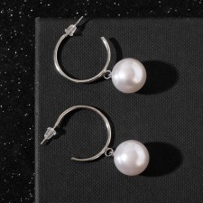 Earrings with pearls 